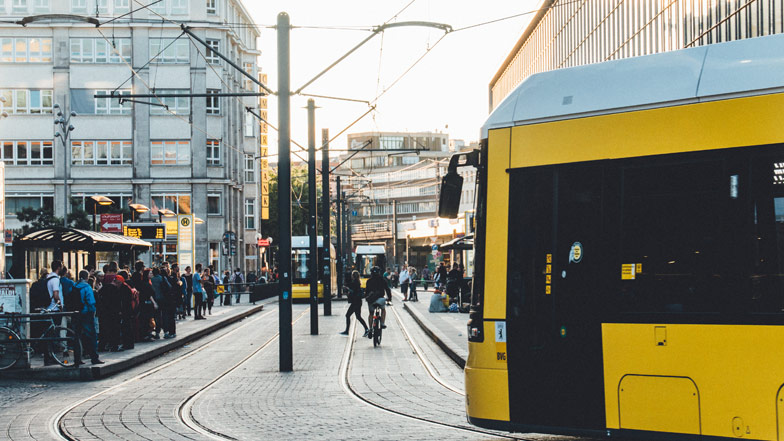 Traction Network Effects of Surges on Tramway Lines